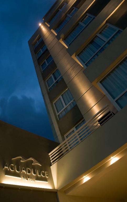 Agua Dulce Hotel Тандил Экстерьер фото
